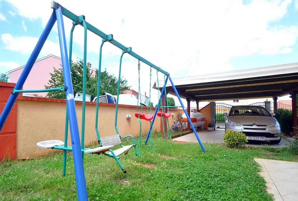 Suitable Summer Apartments Pula Croatie