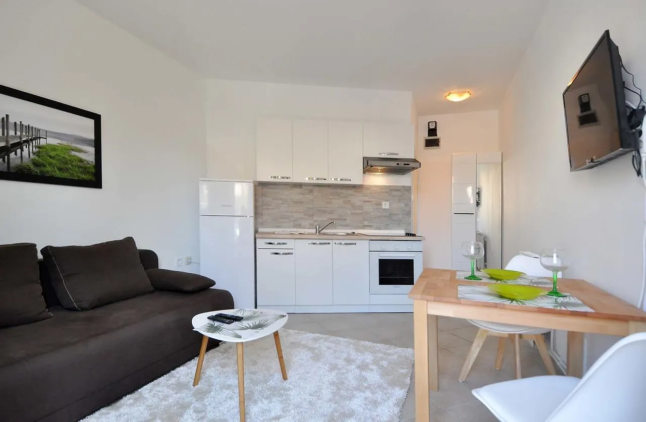 Suitable Summer Apartments Pula Croatie